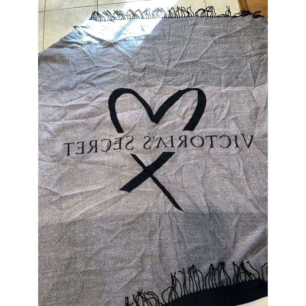 Victorias Secret Limited Edition Black Pink Heart Warm Cozy Blanket Throw NEW